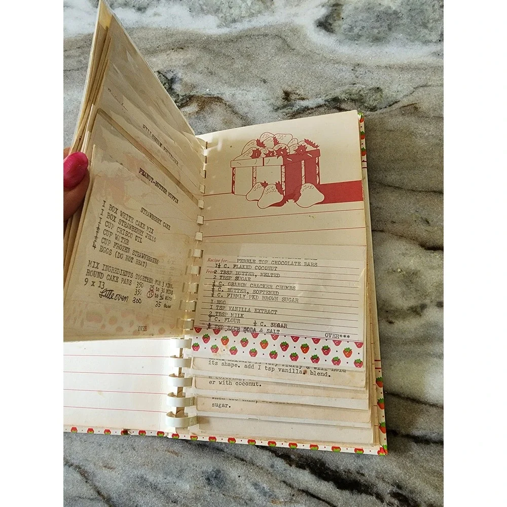 Vintage‎ 1985 Current Strawberry Recipe Saver Album with Recipes!!